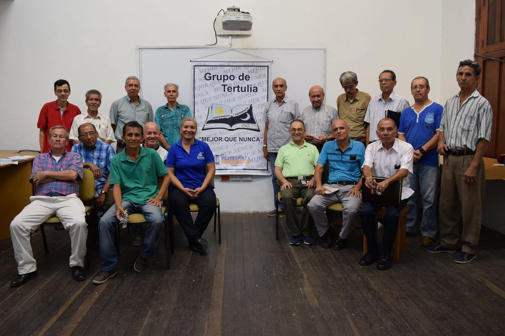 Tertulia literaria de adultos mayores “Mejor que Nunca” en la Biblioteca Pública Julio Pérez Ferrero